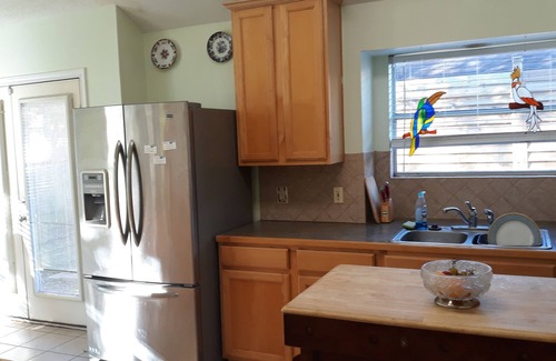 El Lago House | Situated near NASA and Kemah Boardwalk, you can enjoy your own PRIVATE BEACH