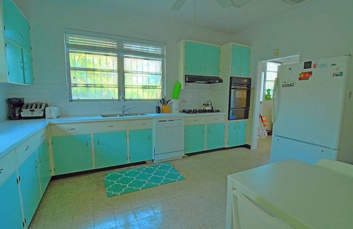 Nassau House | Situated on the Ocean Jacaranda Bay Villa