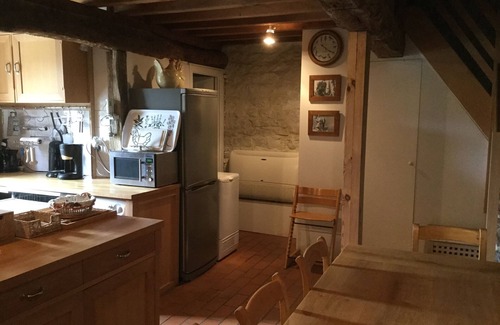 Saisy House | Sivry: Character house in secluded garden-Pool 4.5/9