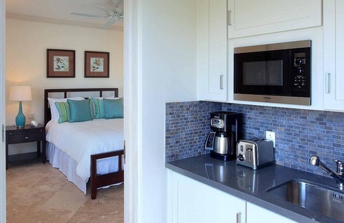 Bowling Alley Hill Villa | Six Bedroom Villa with views of Golf Course