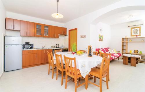 Sudurad House | Six-Bedroom Holiday Home In Sipan