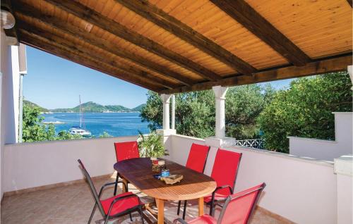 Sudurad House | Six-Bedroom Holiday Home In Sipan