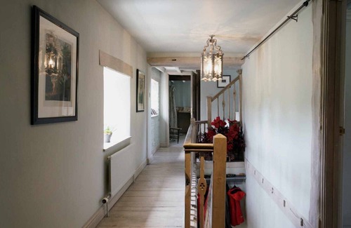 Clapton on the Hill Cottage | SIXPENNY COTTAGE, family friendly, with open fire in Cheltenham