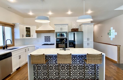 Okanagan-Similkameen House | Skaha Lake Mediterranean Beach House w Pool, Hot tub, 4 beds 4 baths,