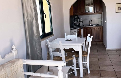 Chorafakia Apartment | Skandalis Apartment with sea & pool view (Afrodite)