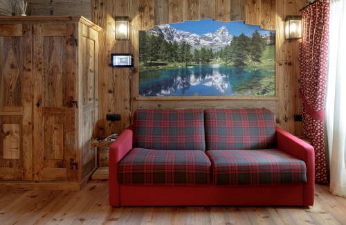 Cervinia Apartment | Ski Apartment Francois Hot Tub & Central Location with hotel services