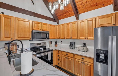 Beech Mountain Ski Chalet | Ski Chalet at Beech Mountain with Hot Tub