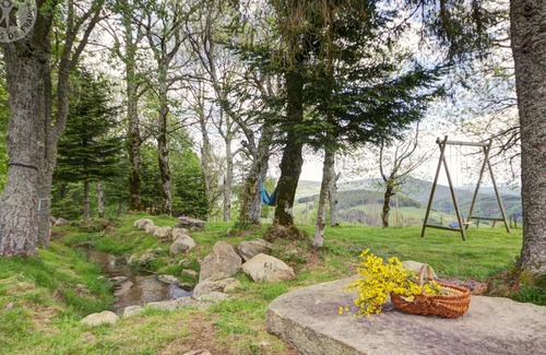 Chalmazel-Jeansagniere Cottage | Ski Chalet: Cozy 3-BR with Fireplace, Near Chalmazel Slopes, Ideal for Families