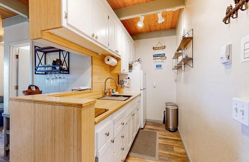 Tahoe Village Condo | Ski dream walkable to lifts - 2 decks, WFH area & shuttle pick-up across street
