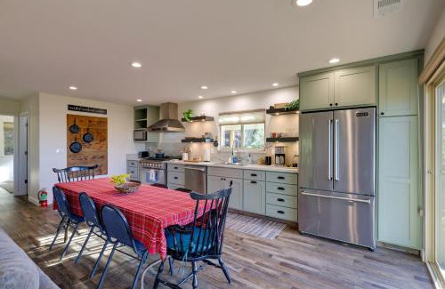 Tuolumne House | Ski, Hike and Fish Mtn-View Gem with Deck in Tuolumne