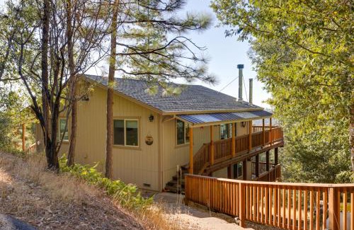Tuolumne House | Ski, Hike and Fish Mtn-View Gem with Deck in Tuolumne