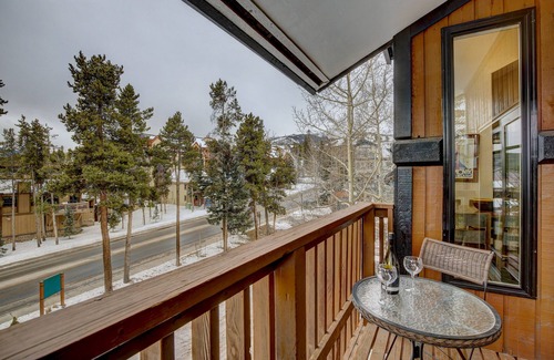 Four O'Clock Condo | Ski-In/200 steps to lift,2BR-Loft,2BA,Vaulted Ceiling, Heated Private Garage