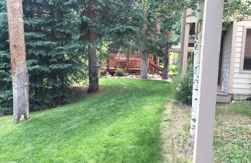Four O'Clock Condo | Ski-In. 3 Blocks To Town. Hot Tub. Private Deck.