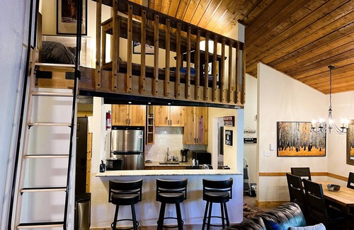 Four O'Clock Condo | Ski in 3 BR + Loft/2 BA Directly on 4 O'Clock Ski Run