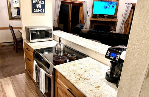 Four O'Clock Condo | Ski in 3 BR + Loft/2 BA Directly on 4 O'Clock Ski Run