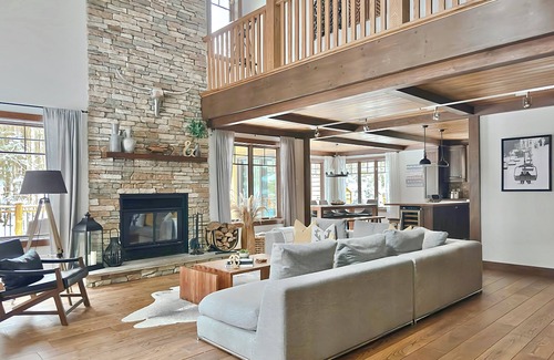 Saint-Faustin-Lac-Carre Ski Chalet | ❤️ Ski in/Ski out, Hot Tub & Pool Table - Mont-Tremblant