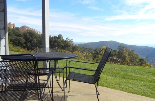 Nellysford Condo | Ski-In/Out, Beautiful Mountain & Valley Views