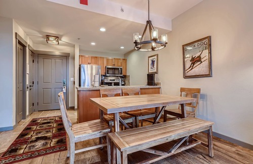 Copper Mountain Village Condo | Ski-in/out Center Village Penthouse w/HotTub 5 Queen Beds
