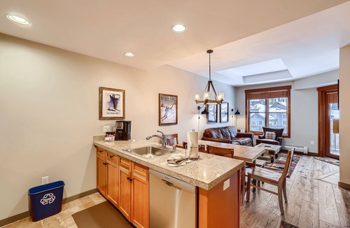 Copper Mountain Village Condo | Ski-in/out Center Village Penthouse w/HotTub 5 Queen Beds