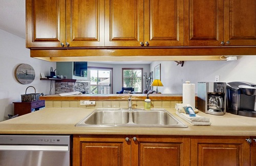 Salt Lake Mountain Resorts Condo | Ski-in/out condo w/mountain views, shared hot tub & pool & Club Solitude access