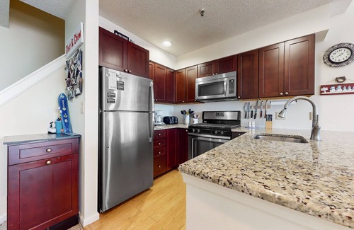 Ludlow Condo | Ski-in/out condo with fireplace & on-site pool/hot tub/tennis