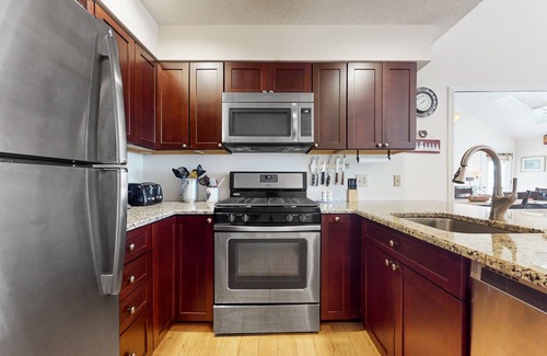 Ludlow Condo | Ski-in/out condo with fireplace & on-site pool/hot tub/tennis