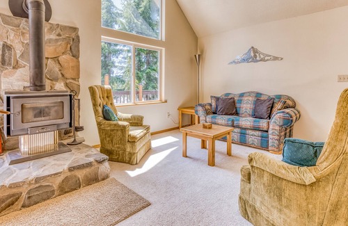 Government Camp House | Ski-in/out dog-friendly home with deck, wood fireplace, grill & partial mtn view