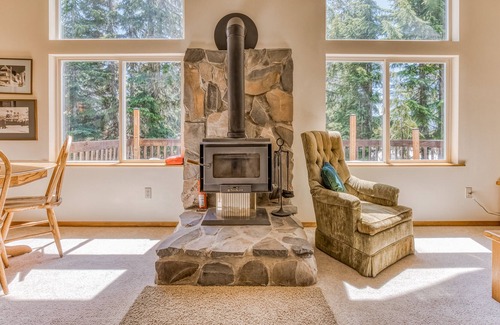 Government Camp House | Ski-in/out dog-friendly home with deck, wood fireplace, grill & partial mtn view