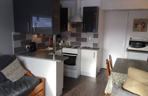 Bergers Apartment | Ski In/Out. One Bedroom. Sleeps 5. 150metres lifts/shops