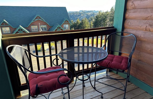 Snowshoe House | Ski-in/out, pet/kid-friendly, slope side townhouse