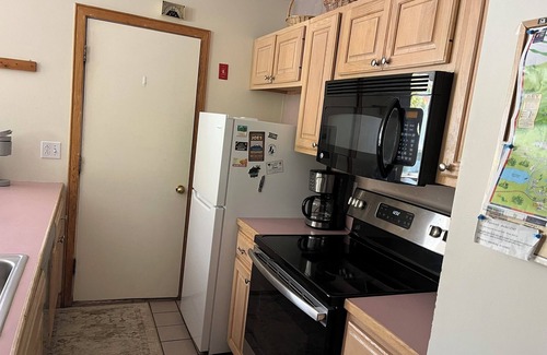 West Dover Condo | Ski In/Out Seasons Mt Snow - 2 bed room