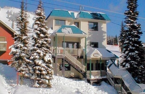 Silver Star Mountain House | Ski-in/out Silver Star home to Nordic trail & 100 m to Alpine Meadows chairlift!
