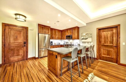 Lakeside Park Condo | Ski In/Out - Zalanta - Perfect Location - Heated Pool - 2 Hot Tubs - Heavenly