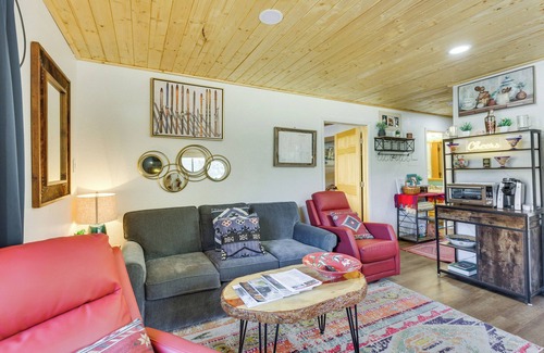 Red River Condo | Ski-In Red River Retreat: Balcony, Mountain Views!