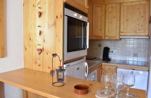 Meribel Centre Apartment | Ski-in/ski-out & foot of the slopes, 1st floor, view mountain, balcony, ski locker, 36m², Méribel