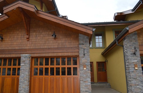 Sun Peaks House | Ski In/Ski Out 2 bdrm + den, 3.5 bath, 3 level townhome