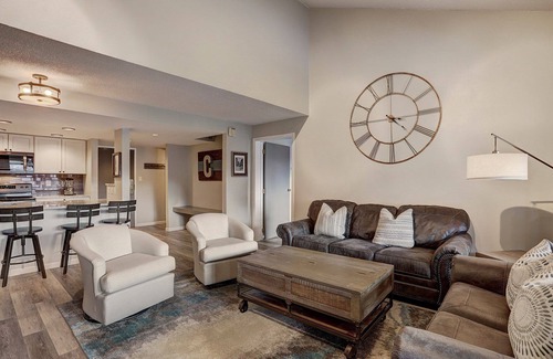 Copper Mountain Village Condo | Ski In Ski Out 2 Bed 3 bath, 1100sqft. Vaulted ceiling sleeps 10 in Ctr Village