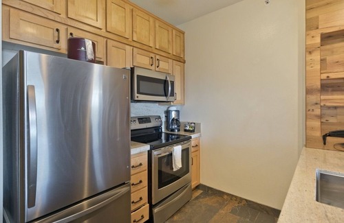 Mammoth Lakes Condo | Ski-in/Ski-out 2Bed 2Bath Sunstone Lodge Condo at Little Eagle Express