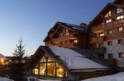 Meribel Village Apartment | Ski-In/Ski-Out Apartment with Pool Access