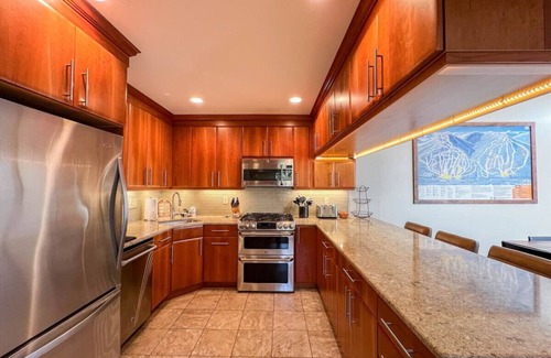 Bartlett House | Ski-in/Ski-out @ Attitash | Modern & Spacious