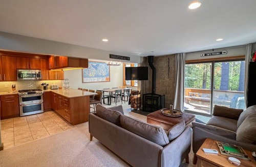 Bartlett House | Ski-in/Ski-out @ Attitash | Modern & Spacious