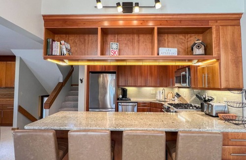 Bartlett House | Ski-in/Ski-out @ Attitash | Modern & Spacious