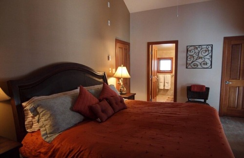 Rossland Resort | Ski In, Ski Out Awesomeness!
