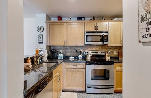 West Dover Condo | Ski-in/ski-out condo w/deck, wood-burning fireplace, wifi, community amenities