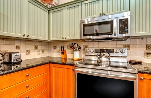 Salt Lake Mountain Resorts Condo | Ski-in/ski-out condo with a deck, ski views & a shared pool and hot tub