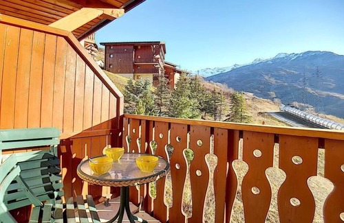 Les Bruyeres Apartment | Ski-in/ski-out & foot of the slopes, 7th floor, balcony, tv, ski locker, 30m², Les Menuires