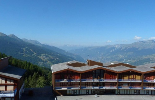Arc-1800 Apartment | Ski-in/ski-out & foot of the slopes, 4th floor, view valley, balcony, tv, ski locker, 57m², Les Arcs