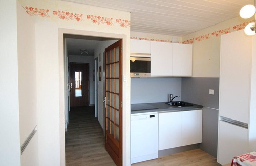 Auris Apartment | Ski-in/ski-out & foot of the slopes, 3rd floor, view mountain, balcony, tv, ski locker, 55m²