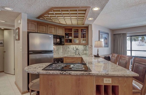 Peak 9 Condo | Ski in/Ski Out! In Room Jacuzzi!