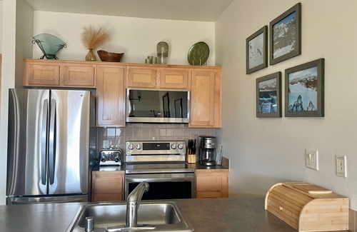 Mammoth Lakes Condo | Ski-In/Ski-Out mountain view next to Eagle Lift 1BR Special Hike fishing bike